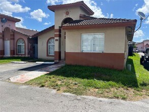 7001 W 35th Ave in Hialeah, FL - Building Photo - Building Photo