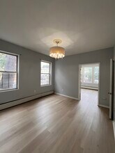 112 Greenville Ave, Unit 1 in Jersey City, NJ - Foto de edificio - Building Photo
