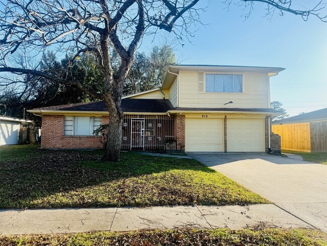 919 Saddle Rock Dr in Houston, TX - Building Photo - Building Photo