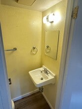 13057 Lincoln Way, Unit A in Auburn, CA - Foto de edificio - Building Photo