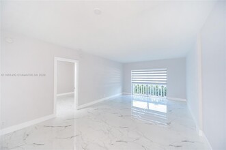 100 Edgewater Dr, Unit 218 in Coral Gables, FL - Building Photo - Building Photo