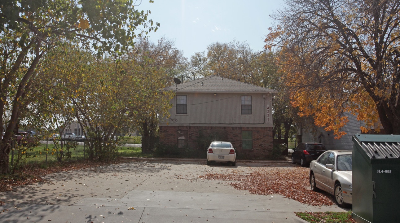 2223 W Prairie St in Denton, TX - Building Photo