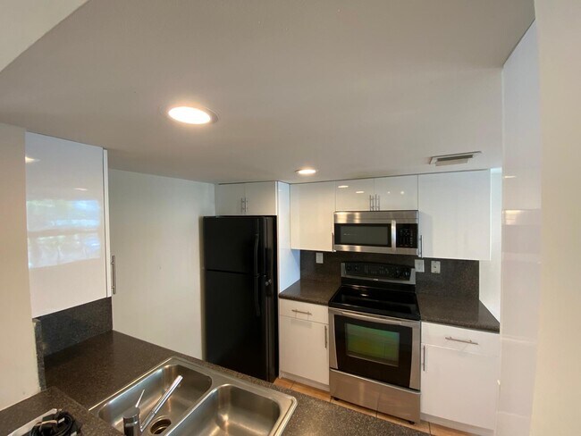 4635 NW 97th Pl, Unit 158 in Doral, FL - Building Photo - Building Photo