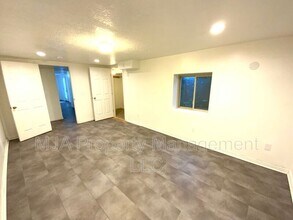 7325 S Wood Grn Rd in West Jordan, UT - Foto de edificio - Building Photo