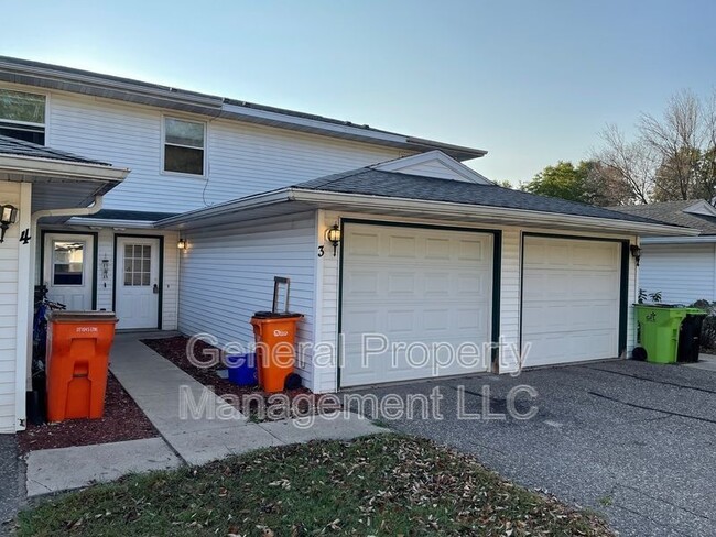2410 Bostrom Ct in Eau Claire, WI - Building Photo - Building Photo