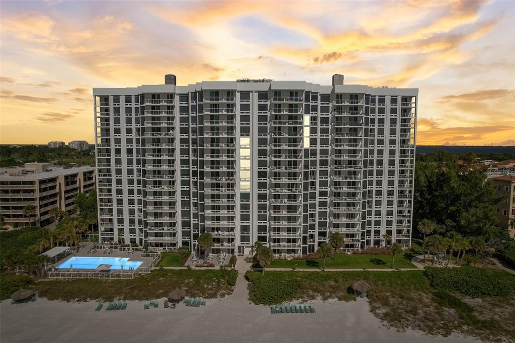 2425 Gulf of Mexico Dr in Longboat Key, FL - Building Photo