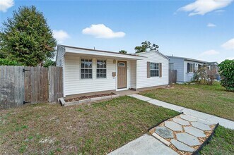 4945 36th Ave N in St. Petersburg, FL - Building Photo - Building Photo