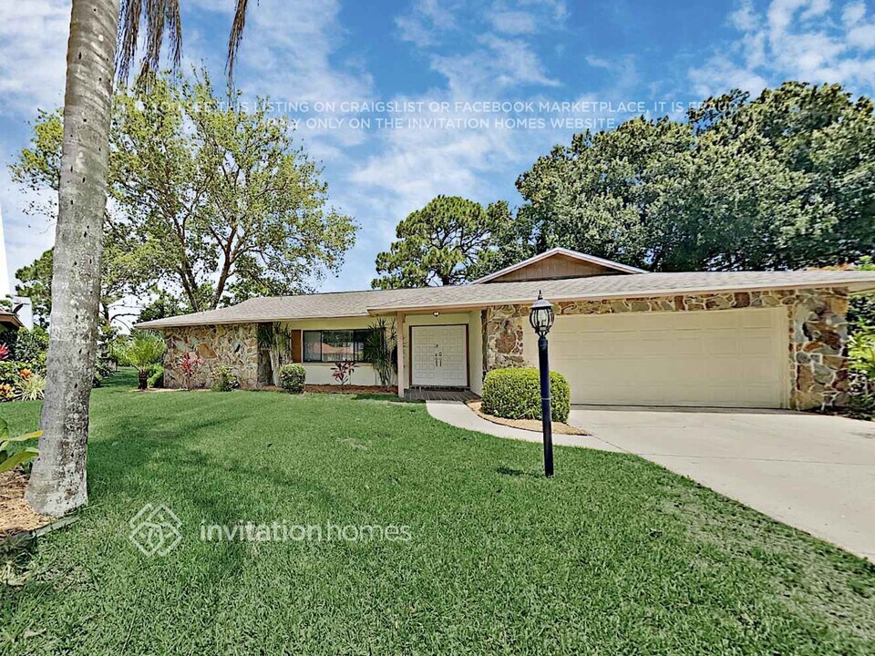 4917 Taywater Dell in Sarasota, FL - Building Photo