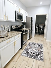 3236 E Chandler Blvd in Phoenix, AZ - Foto de edificio - Building Photo