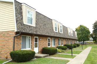 Kingsbrooke Townhomes in Jackson, MI - Foto de edificio - Building Photo