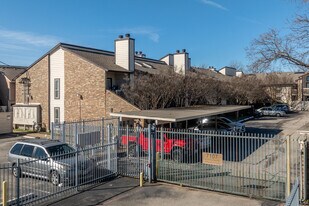 Cedarmont Apartments in Dallas, TX - Building Photo