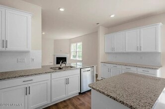 1227 Middlecrest Dr in Rocky Mount, NC - Foto de edificio - Building Photo