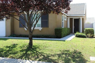 14705 Checkerbloom Dr in Bakersfield, CA - Building Photo - Building Photo