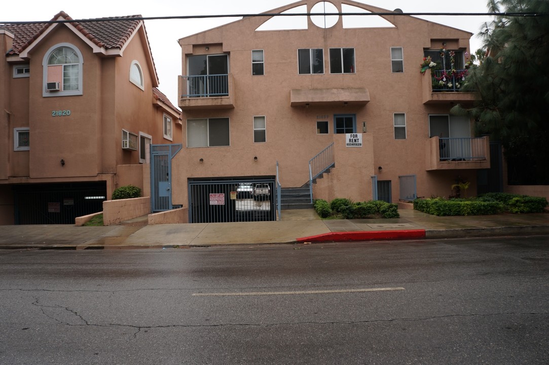 21826 Saticoy St in Canoga Park, CA - Building Photo