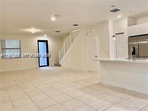 10401 NW 82nd St in Doral, FL - Building Photo - Building Photo