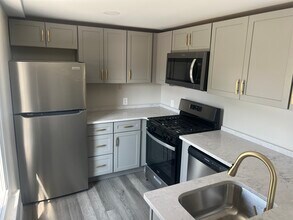 31 N Main St, Unit Apt4 in Ambler, PA - Building Photo - Building Photo