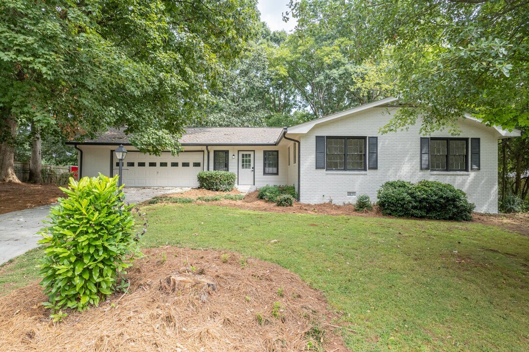 1586 Kings Rd in Marietta, GA - Building Photo
