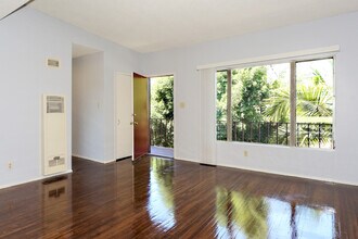 5410 Russell Ave, Unit 5 in Los Angeles, CA - Building Photo - Building Photo
