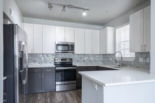 Lakeside in Houston, TX - Building Photo