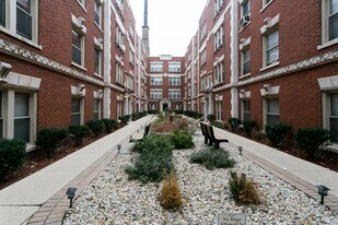 547 W Surf St in Chicago, IL - Building Photo