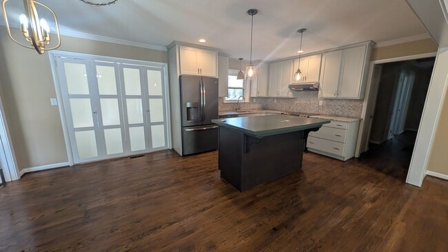 1132 Meadow Dr in Gardendale, AL - Foto de edificio - Building Photo