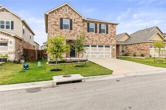 201 Danablu Dr in Hutto, TX - Foto de edificio - Building Photo