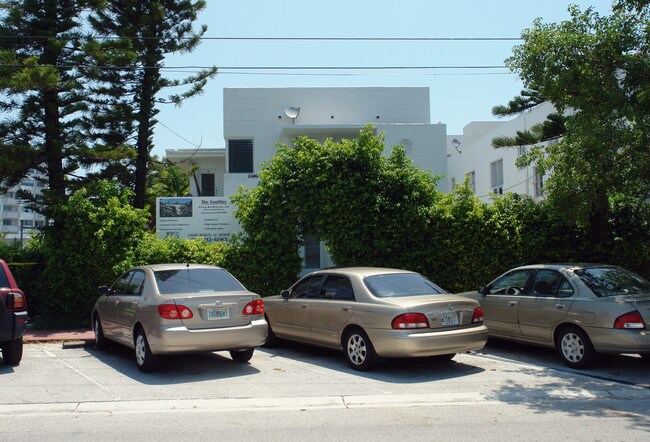 6949 Bay Dr in Miami Beach, FL - Foto de edificio - Building Photo