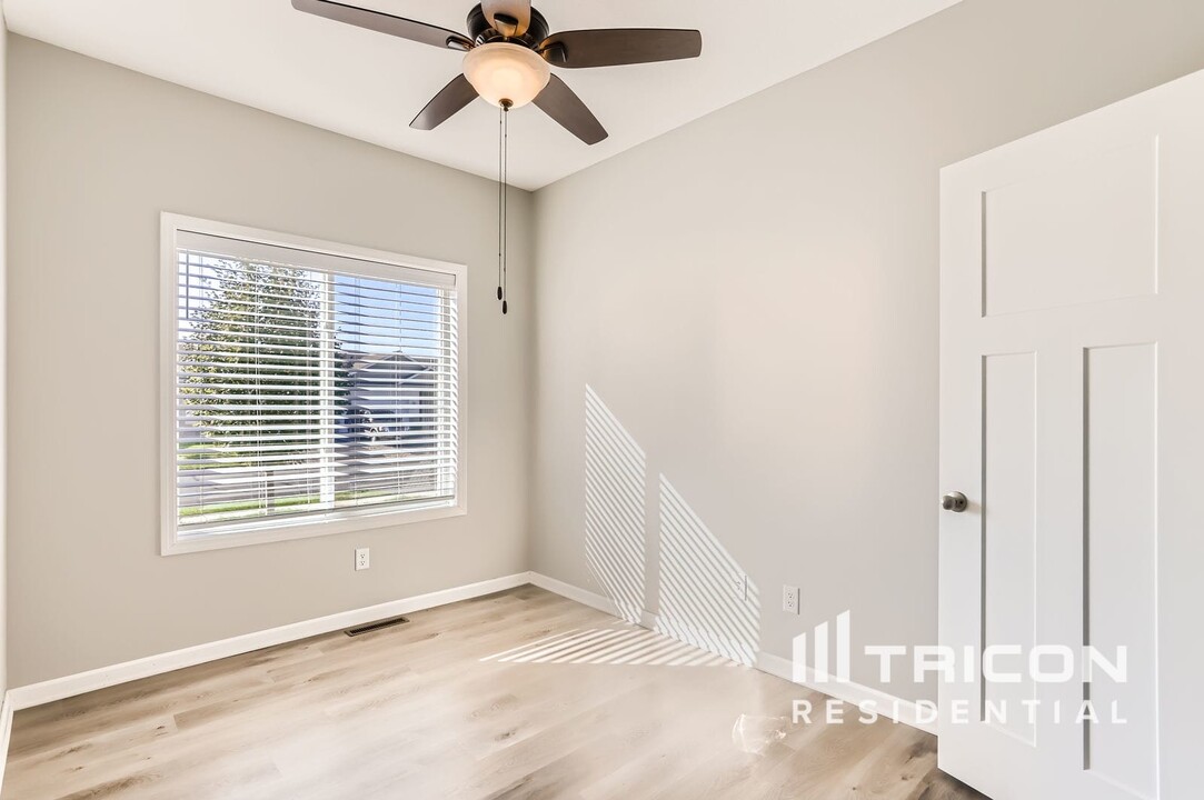 4147 Blakewood Dr in Shakopee, MN - Building Photo
