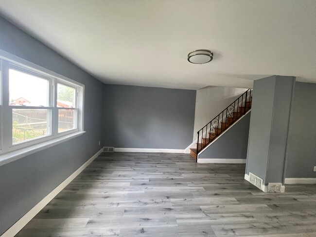 3343 Fairdale Rd in Philadelphia, PA - Building Photo - Building Photo