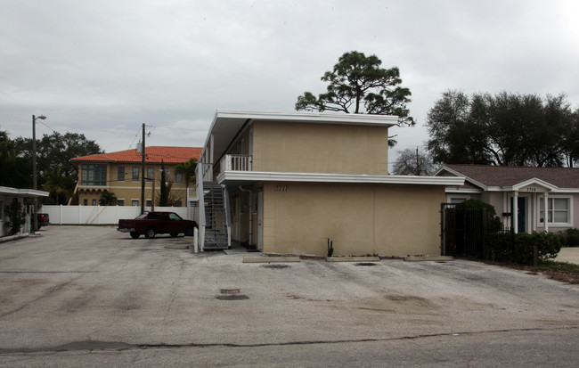 3711 W Mckay Ave in Tampa, FL - Foto de edificio - Building Photo