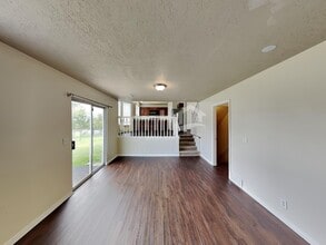 5404 W Sunfalls Ct in Salt Lake City, UT - Foto de edificio - Building Photo