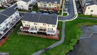 42502 Dogwood Glen Square in Dulles, VA - Building Photo - Building Photo