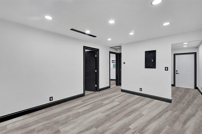 5310 NW 16th St in Lauderhill, FL - Building Photo - Building Photo