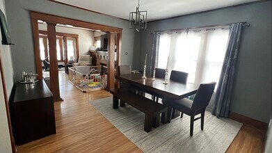 243 COMMONWEALTH AVE, Unit UPPER in Buffalo, NY - Building Photo - Building Photo