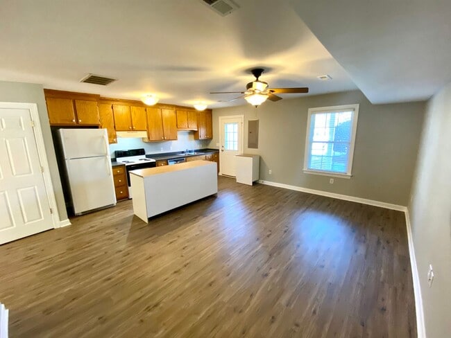 6437 Village Woods Ct in Gloucester, VA - Building Photo - Building Photo