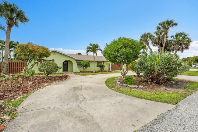 117 12th Ave in Indialantic, FL - Building Photo - Building Photo