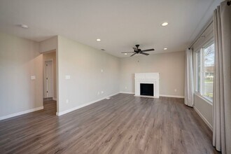4928 Carmen Wy in Sacramento, CA - Building Photo - Building Photo