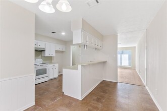 930 Cable St in Conroe, TX - Building Photo - Building Photo