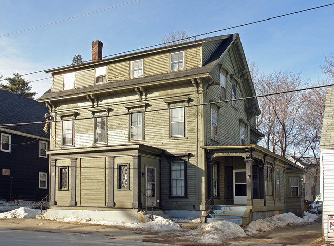 32 Grove St in Augusta, ME - Foto de edificio - Building Photo