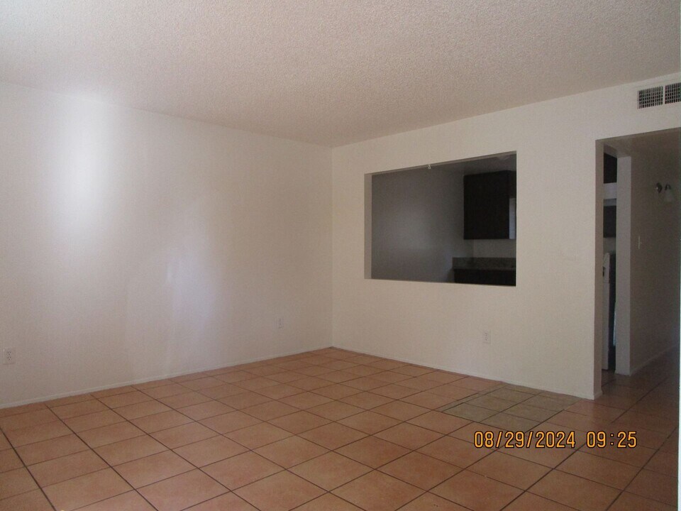 3616 Micheli Ct in Bakersfield, CA - Building Photo