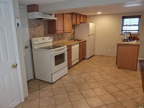 8 Garfield Ave-Unit -2 in Farmingdale, NY - Building Photo - Building Photo