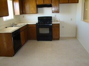 15554 Bear Valley Rd in Victorville, CA - Building Photo - Building Photo