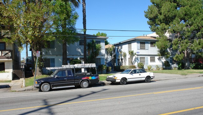 7123 Hazeltine Ave in Van Nuys, CA - Building Photo - Building Photo