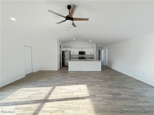 8157 Albatross Rd in Ft. Myers, FL - Building Photo - Building Photo