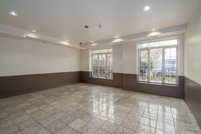 4114 W Washington Blvd Chicago, IL 60624 in Chicago, IL - Building Photo - Lobby