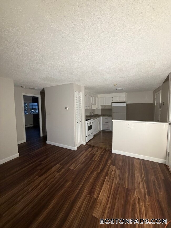 345 Hildreth St, Unit 33 in Lowell, MA - Building Photo - Building Photo