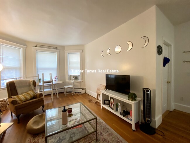 447 Park Dr, Unit 3C in Boston, MA - Building Photo - Building Photo