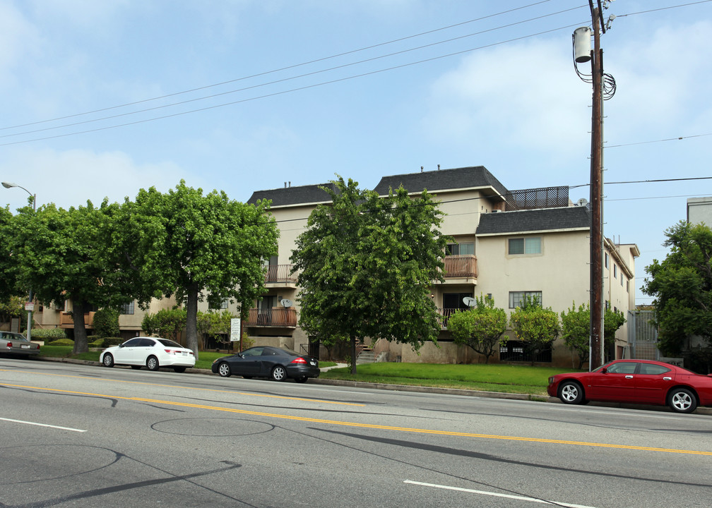 15119-15125 Burbank Blvd in Van Nuys, CA - Building Photo