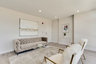 1716 14th St NW, Unit 51 in Washington, DC - Foto de edificio - Building Photo