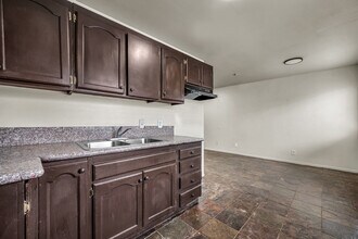 5243 Huntington Dr N, Unit 4 in Los Angeles, CA - Building Photo - Building Photo